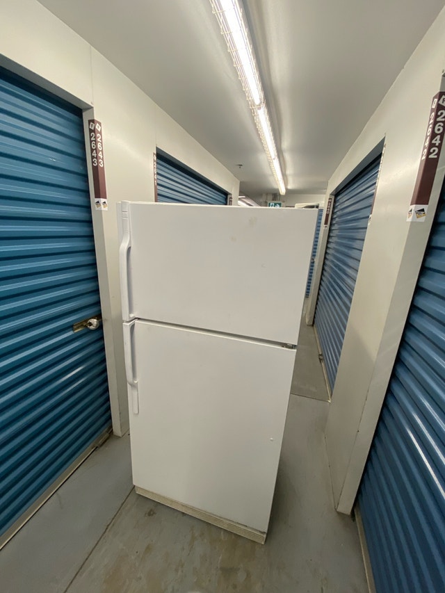 KENMORE WHITE TOP FREEZER REFRIGERATOR - photo 4