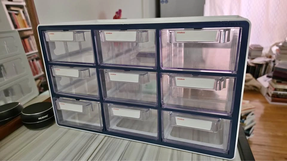 Sysmax 9-drawer acrylic organizer