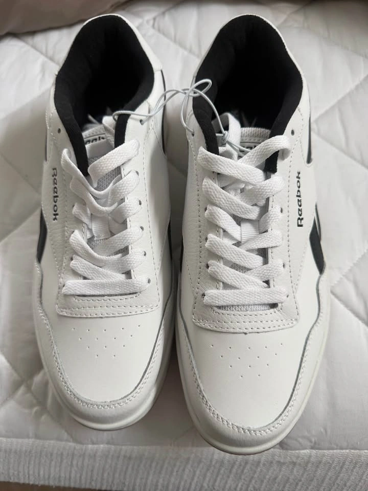 Reeboks women size 8.5 - photo 2