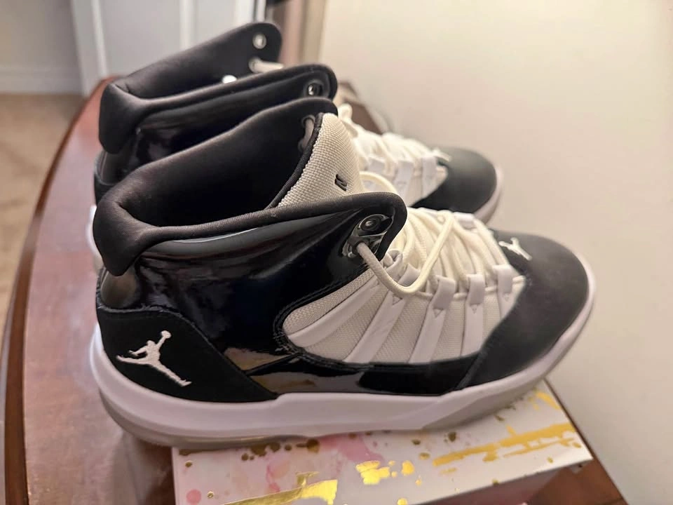 Men shoes size 10