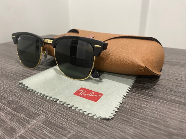 Ray-Ban Clubmaster Classic (Black/Gold) - Mint Condition