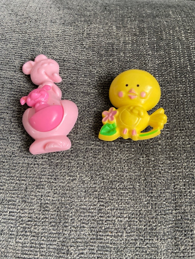 Avon Fragrance Glacé Pin Brooch Set