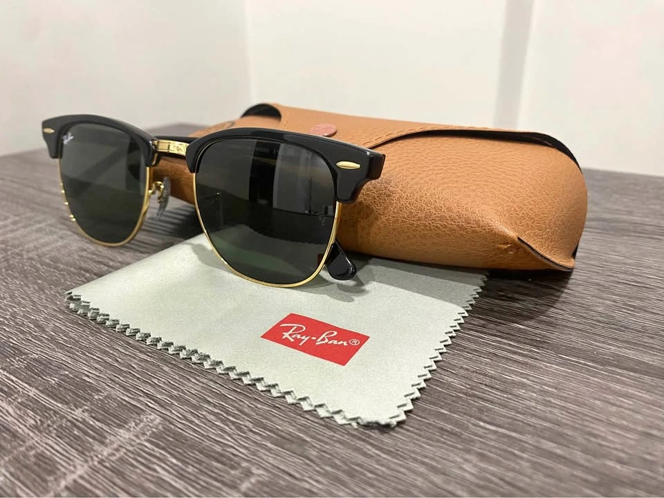 Ray-Ban Clubmaster Classic (Black/Gold) - Mint Condition w/ Case