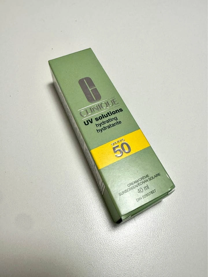 CLINIQUE UV Solutions Hydrating Sunscreen SPF 50