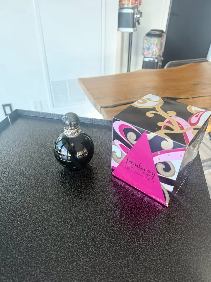 (RARE) Britney Spears Anniversary Edition Fantasy Perfume - photo 2