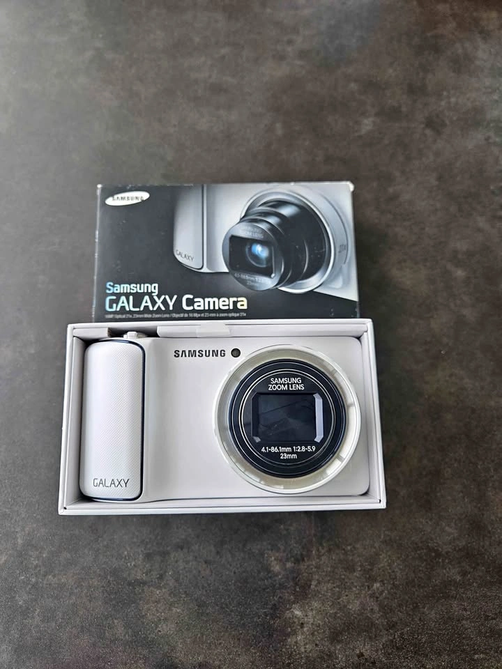 Samsung Galaxy Camera (White) with Original Box - Like New