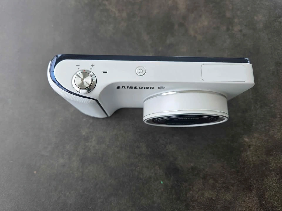 Samsung Galaxy Camera (White) with Original Box - Like New - photo 4