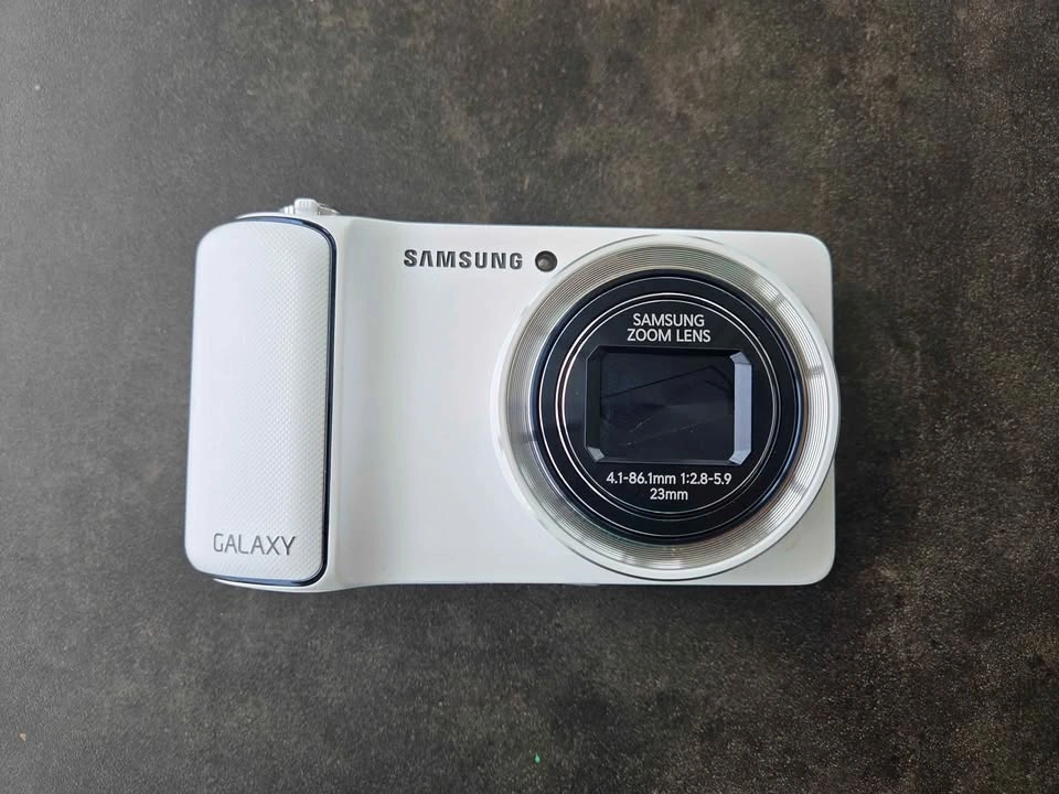 Samsung Galaxy Camera (White) with Original Box - Like New - photo 5