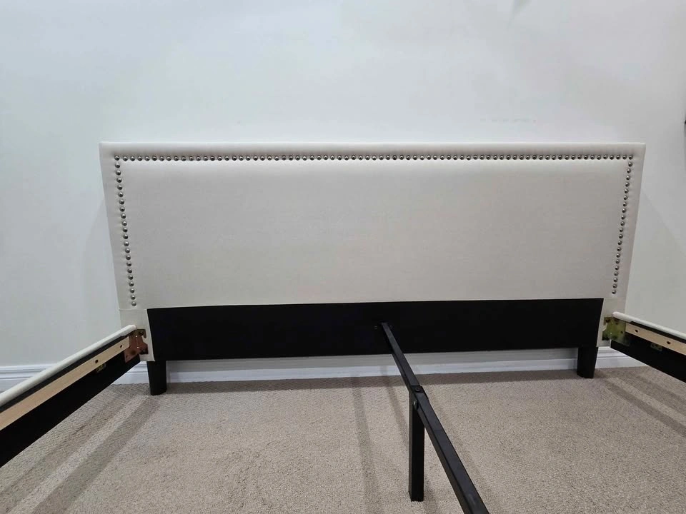 Zinus Deluxe Upholstered Nailhead Trim Platform King Bed - photo 4