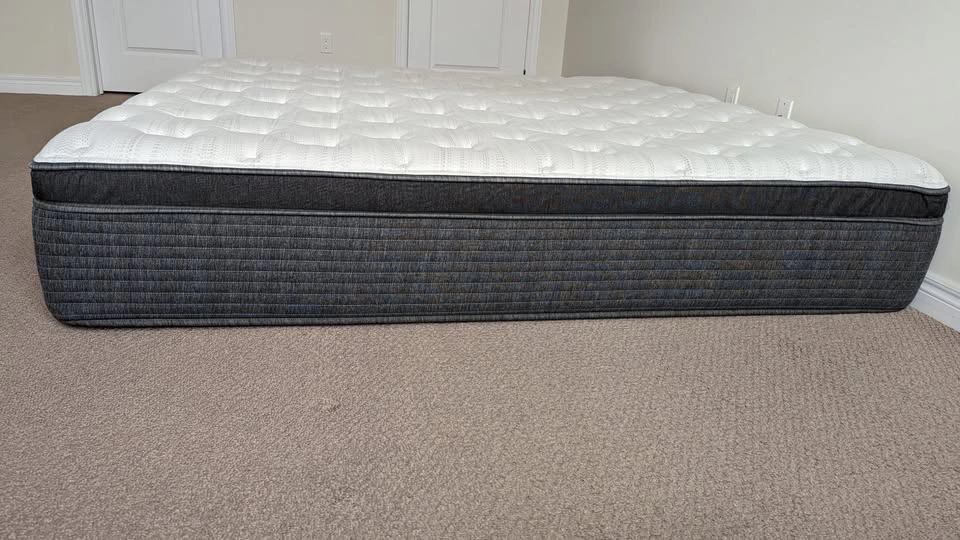 Beautyrest Platinum Oakdale King Mattress - photo 3