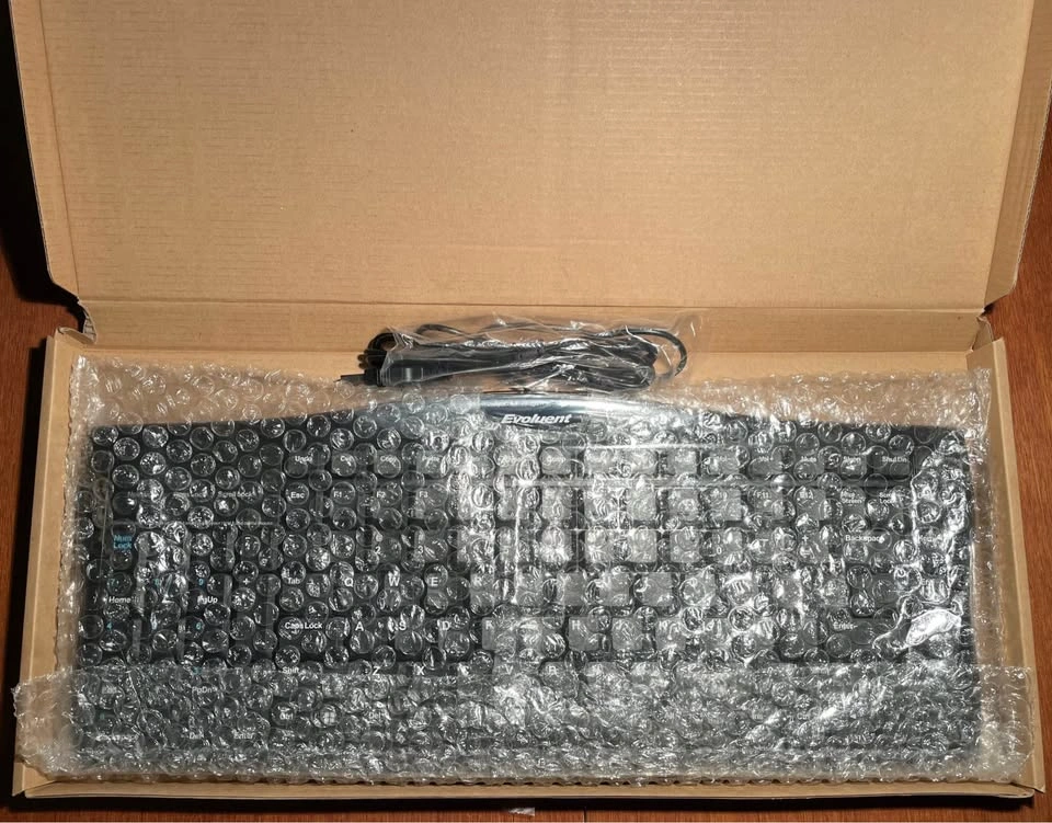 BRAND NEW! Evoluent R3K Reduced Reach Right-Hand Keyboard - photo 3