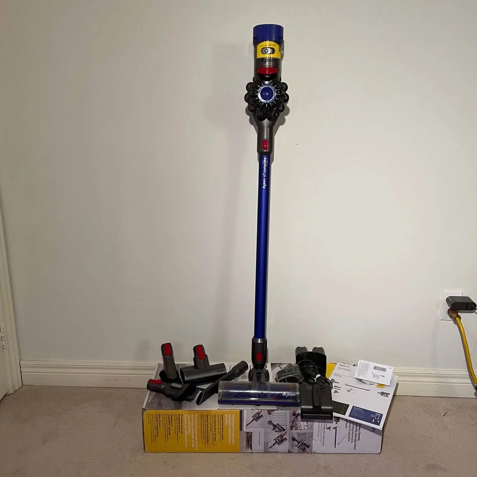 Dyson V7 Complete Cordless Stick Vacuum (NEEDS BATTERY) - photo 4