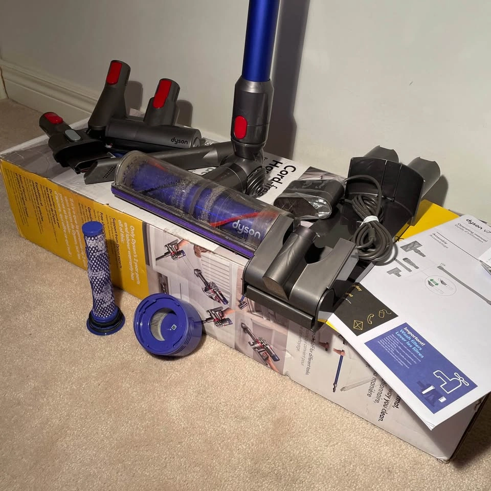 Dyson V7 Complete Cordless Stick Vacuum (NEEDS BATTERY) - photo 5