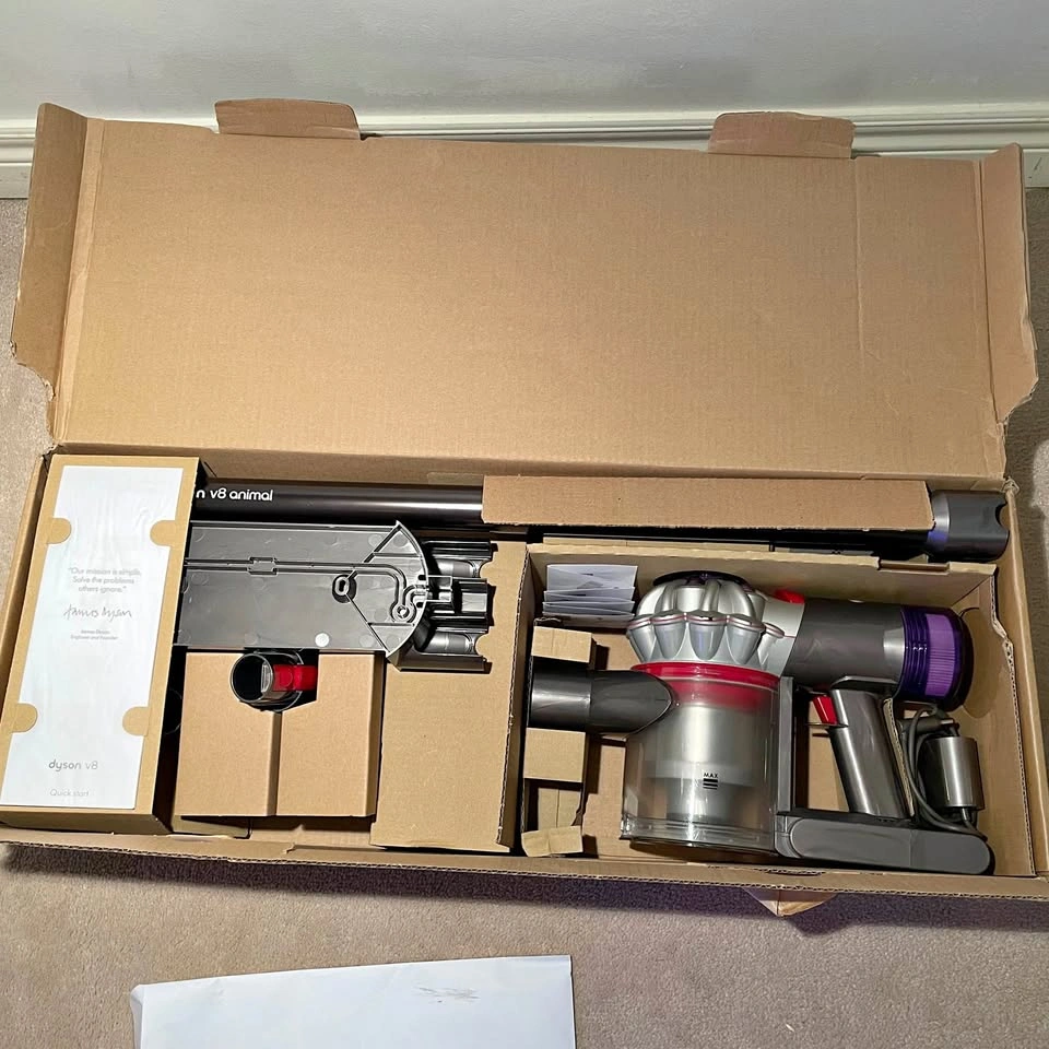 Dyson V8 Animal Cordless Stick Vacuum + Accessories