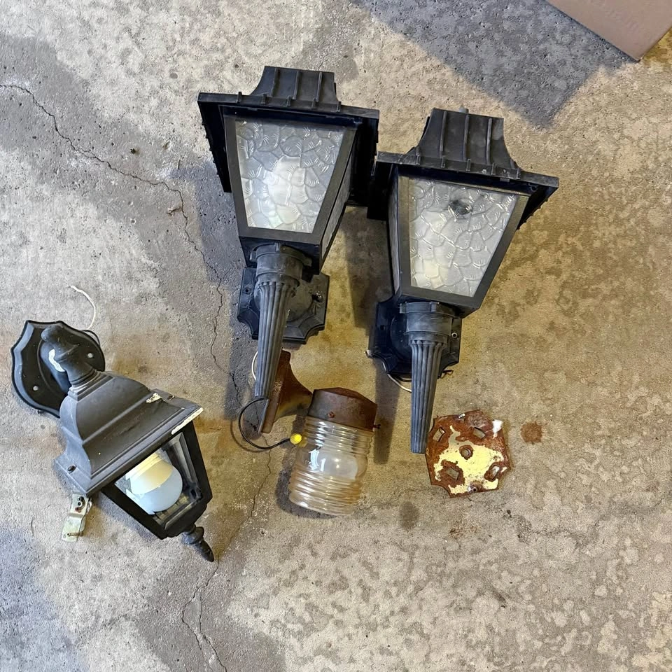 Outdoor home wall lights / sconces / lanterns / porch light