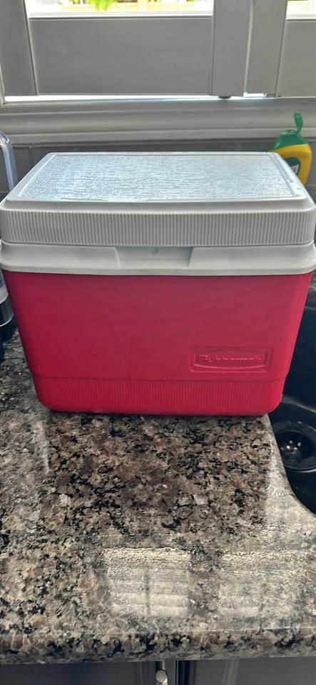 Rubbermaid Personal Cooler