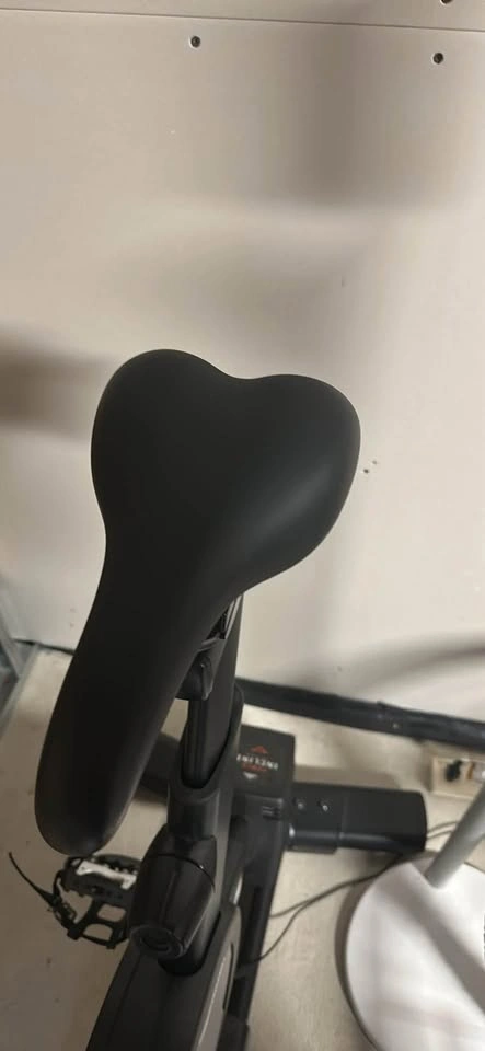 NordicTrack Commercial S10i Studio Bike – Excellent Condition - photo 5