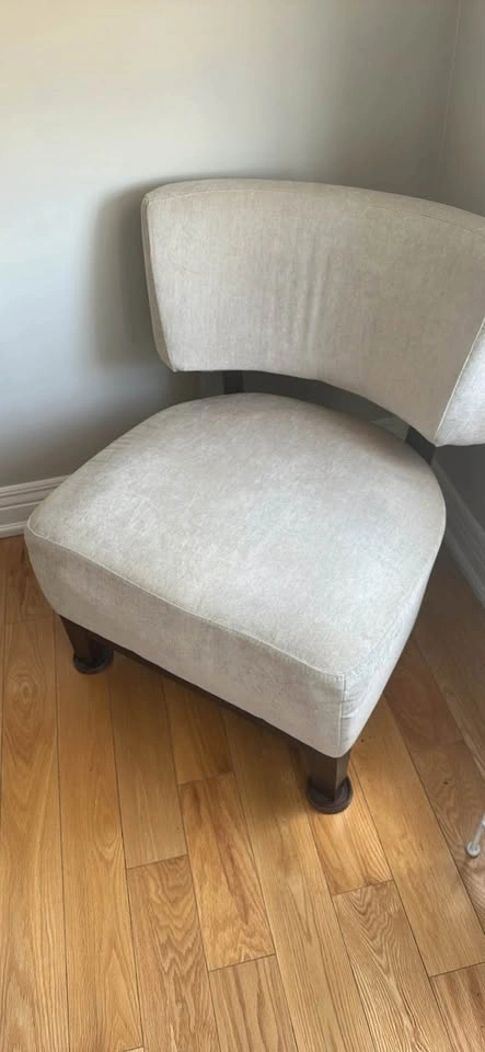 Modern Accent Chairs – Pair – Excellent Condition - photo 2