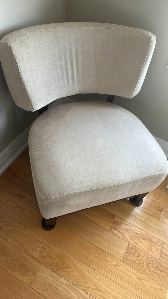 Modern Accent Chairs – Pair – Excellent Condition - photo 4