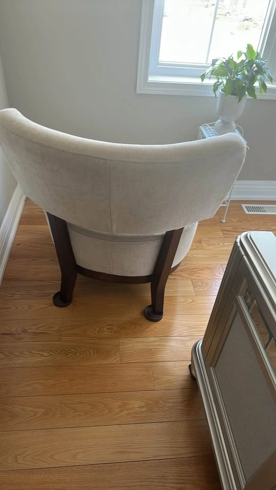 Modern Accent Chairs – Pair – Excellent Condition - photo 5