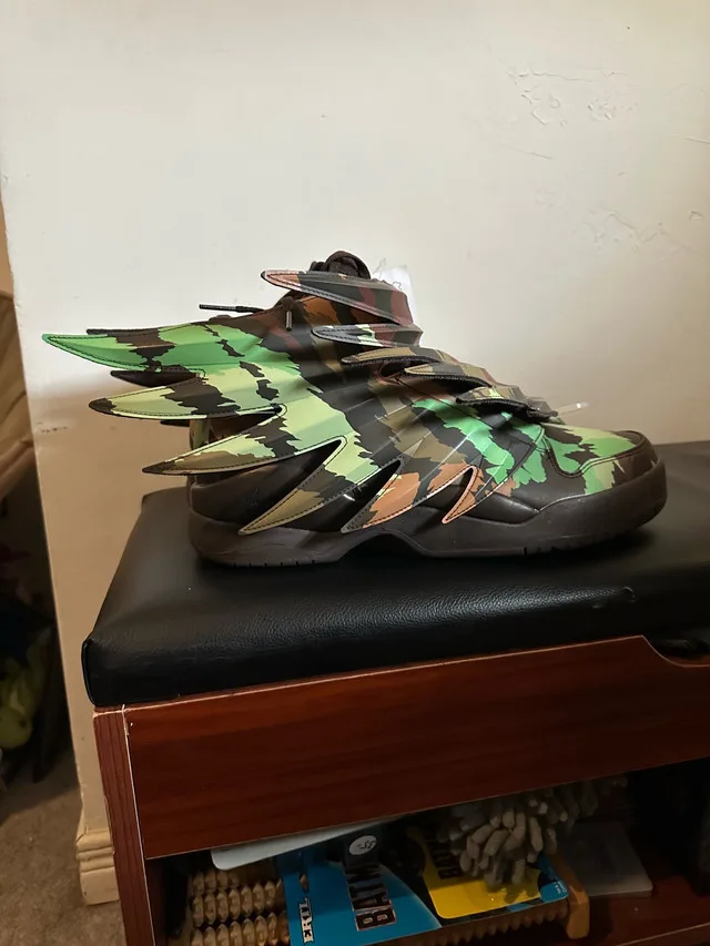 Adidas J.S Wings image indicator(2)