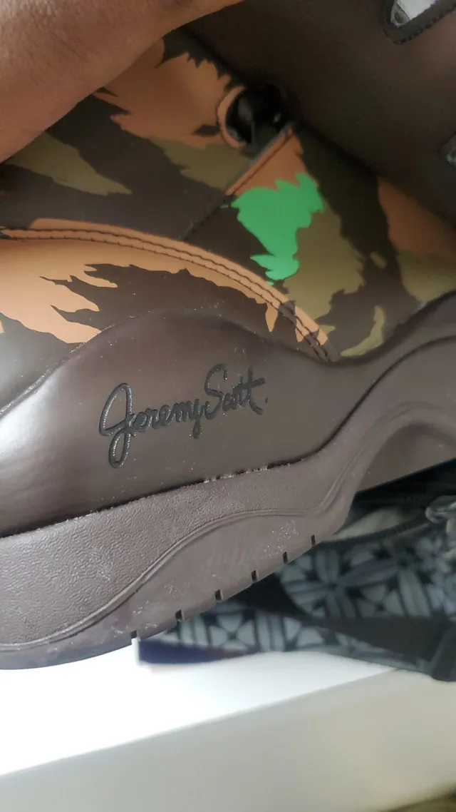 Adidas J.S Wings image indicator(5)