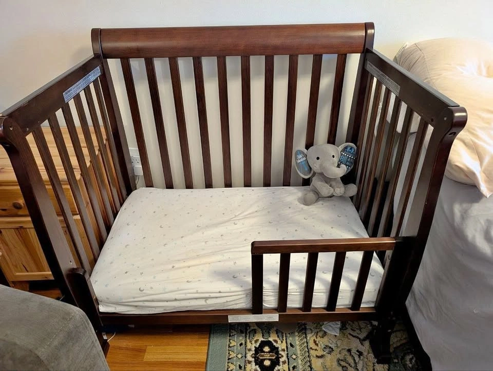 DaVinci Kalani 4-in-1 mini crib (with crib and toddler bed)