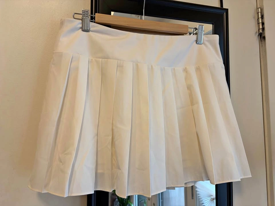 Tommy Bahama Everyday Active white pleated skort - Large
