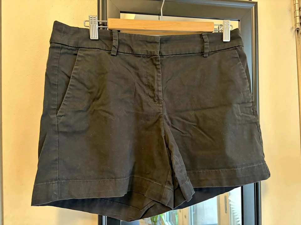 Womens black casual shorts - US 8