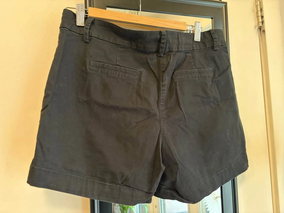 Womens black casual shorts - US 8 - photo 2