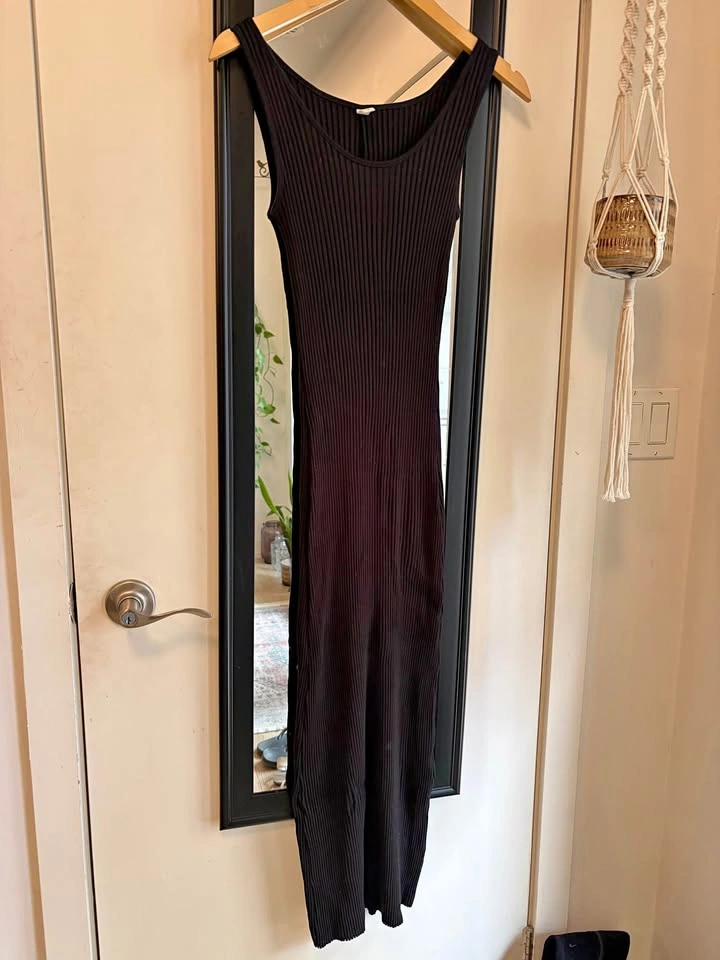 Kotn Black Ribbed Sleeveless Midi Dress - Medium