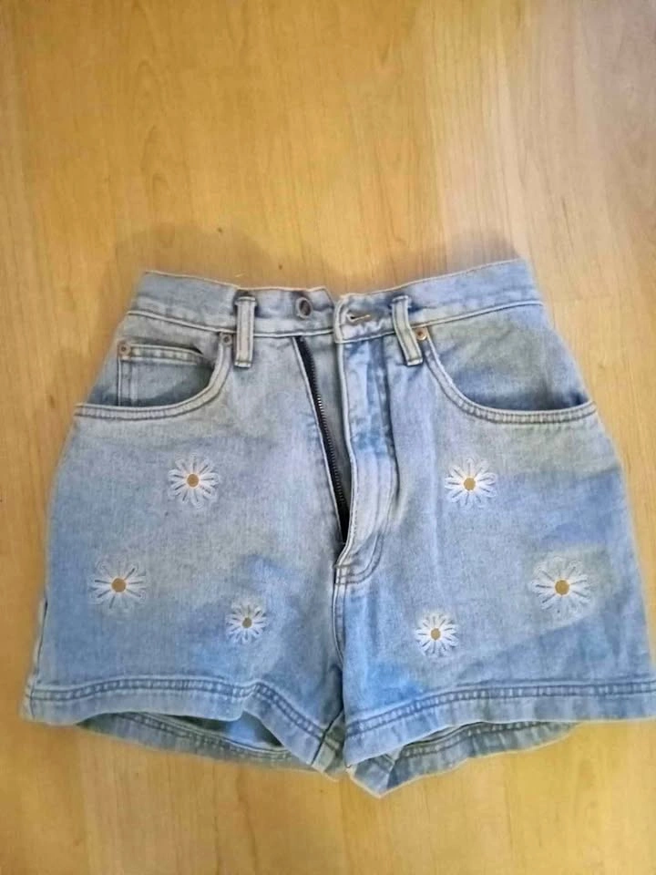 100% cotton Rio Denim Shorts with Daisy Embroidery size 5