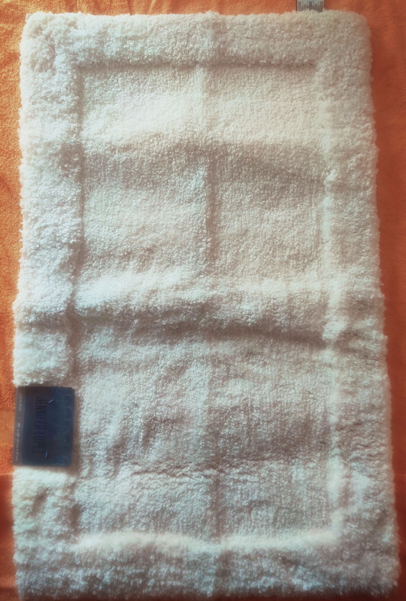 Brand New Jennifer Lopez Bath Rug 20 x 32 in White