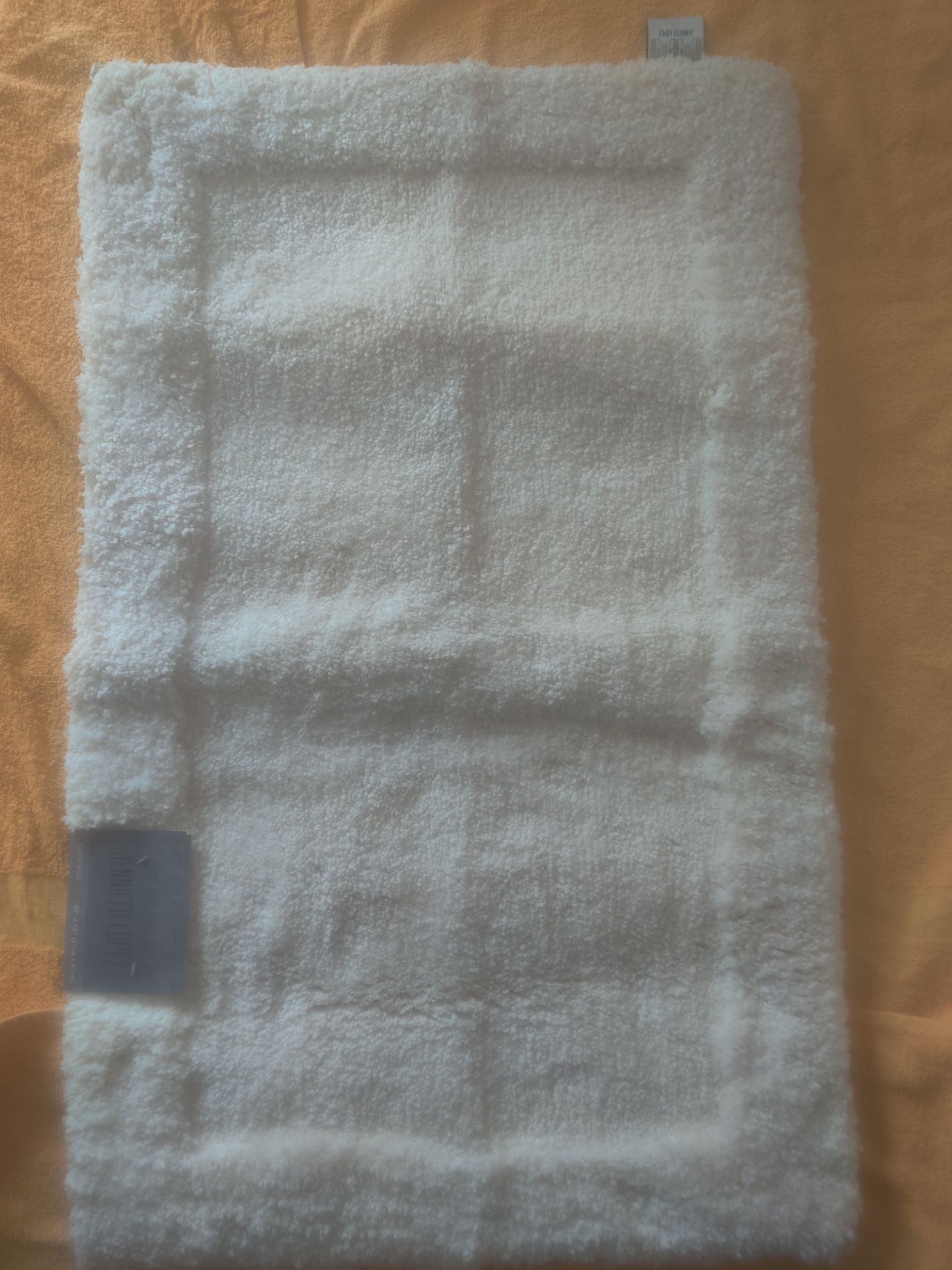 Brand New Jennifer Lopez Bath Rug 20 x 32 in White - photo 4