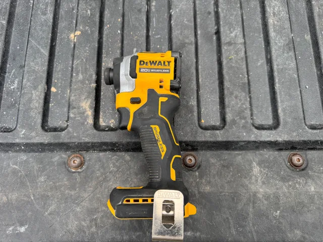 DCF850 Impact Drill thumbnail