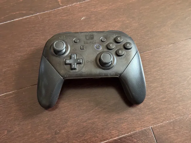 Nintendo Switch Pro Controller thumbnail