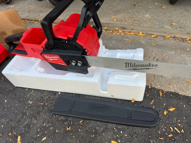 Milwaukee Tool M18 FUEL 16” ChainSaw (NEW) thumbnail