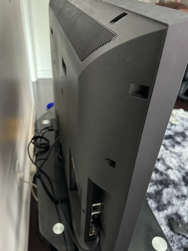 TV 43” 240hz with Stand image indicator(3)