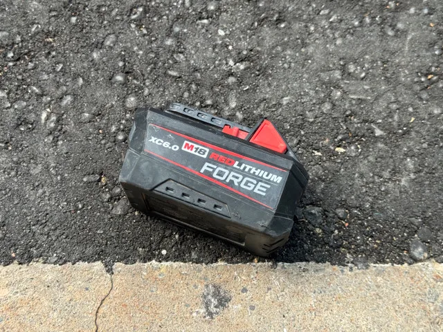 Milwaukee 6ah Forge Battery image indicator(3)