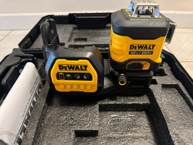 Dewalt 3 Beam Laser DCLE34030GB image indicator(2)