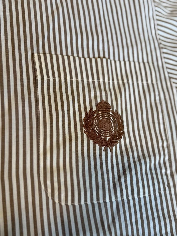 Vintage Brown Striped Crest Button-Up Shirt | Old Money Preppy S - photo 2