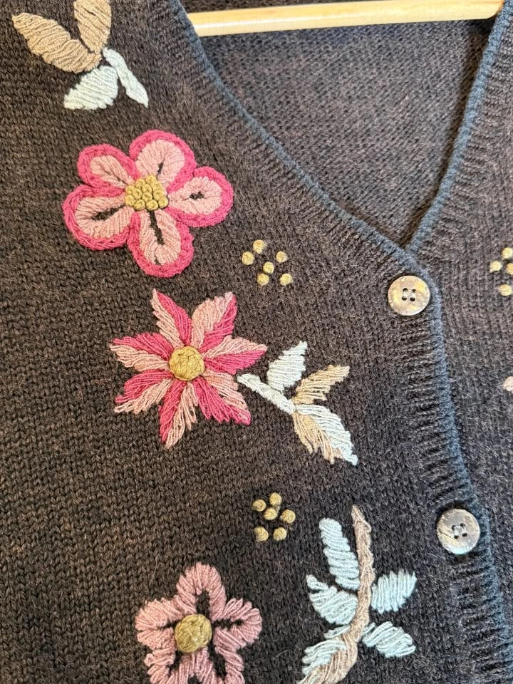 Authentic 90s Vintage St Michael Floral Embroidered Sweater Vest - photo 4