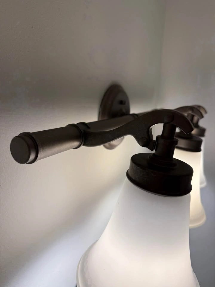 Round Bathroom Mirror + 3-Light Vanity Light (Oil Rubbed Bronze) - photo 2