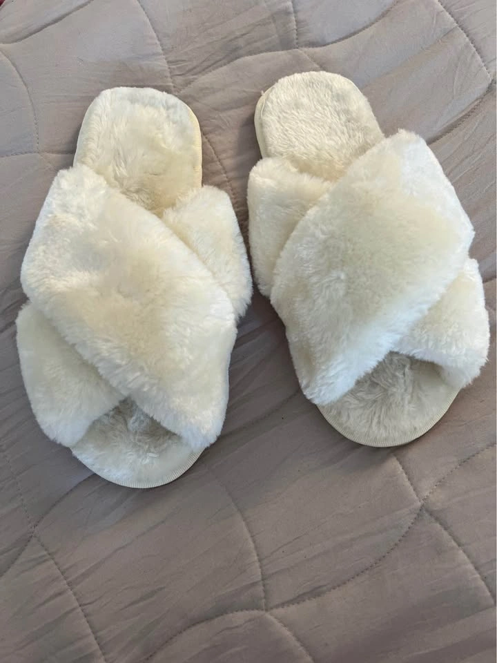 Bridal Getting Ready Set – Hangers, Slippers & “Primping” Sign - photo 4