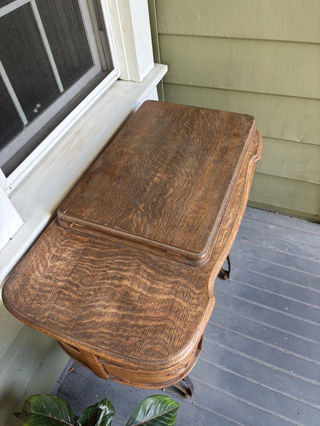 Puritan Vintage Sewing Machine - photo 3