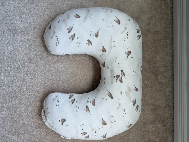 U-Shaped Baby Nursing Pillow & Positioner - photo 2