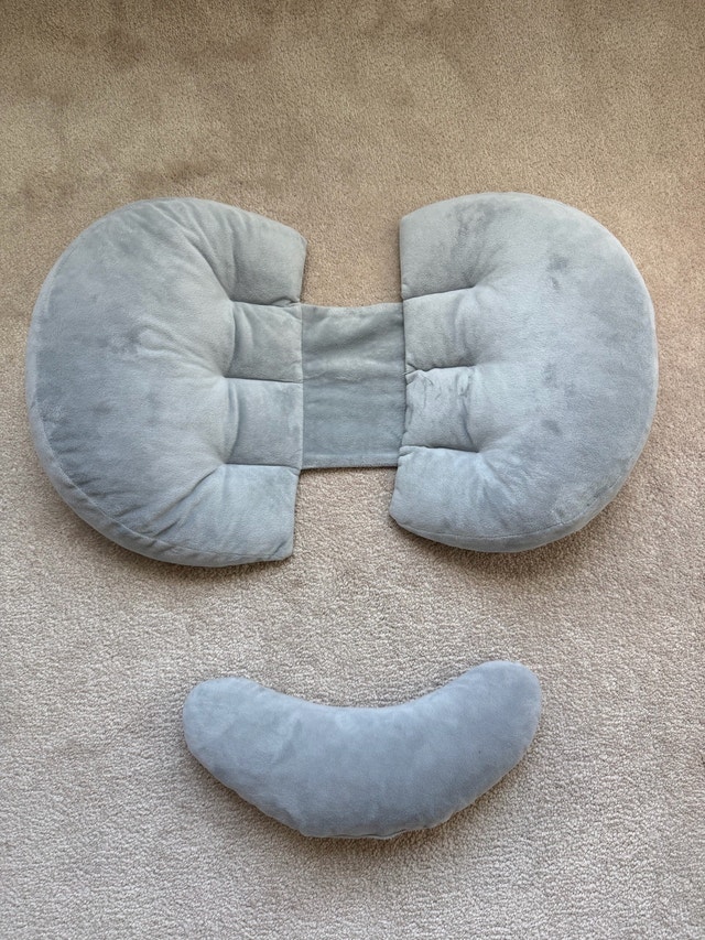 Ergonomic Pregnancy Pillow for Side Sleeping – Gray - photo 2