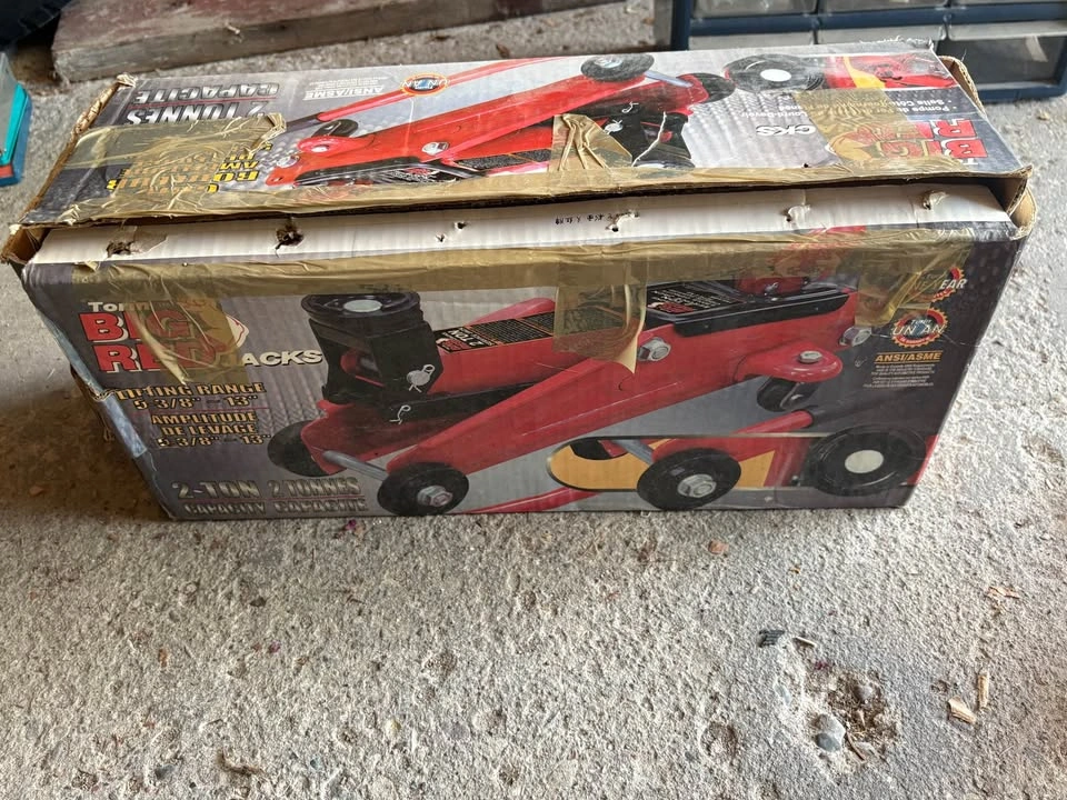 Torin Big Red 2 tonne Jack -Brand New/Open Box - photo 3