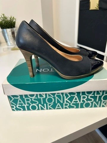 Navy Heels – Size 39 - photo 3