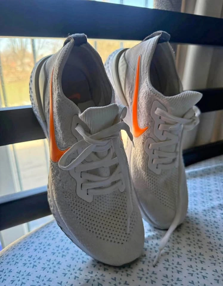 Nike Epic React Flyknit – Size 8.5